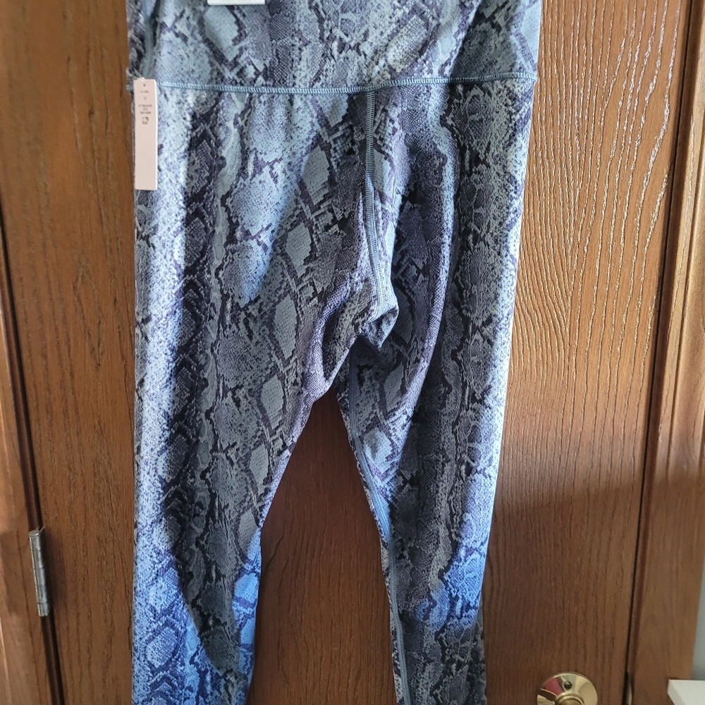 Victorias Secret- on spot cross -over Leggings - Picture 4 of 4